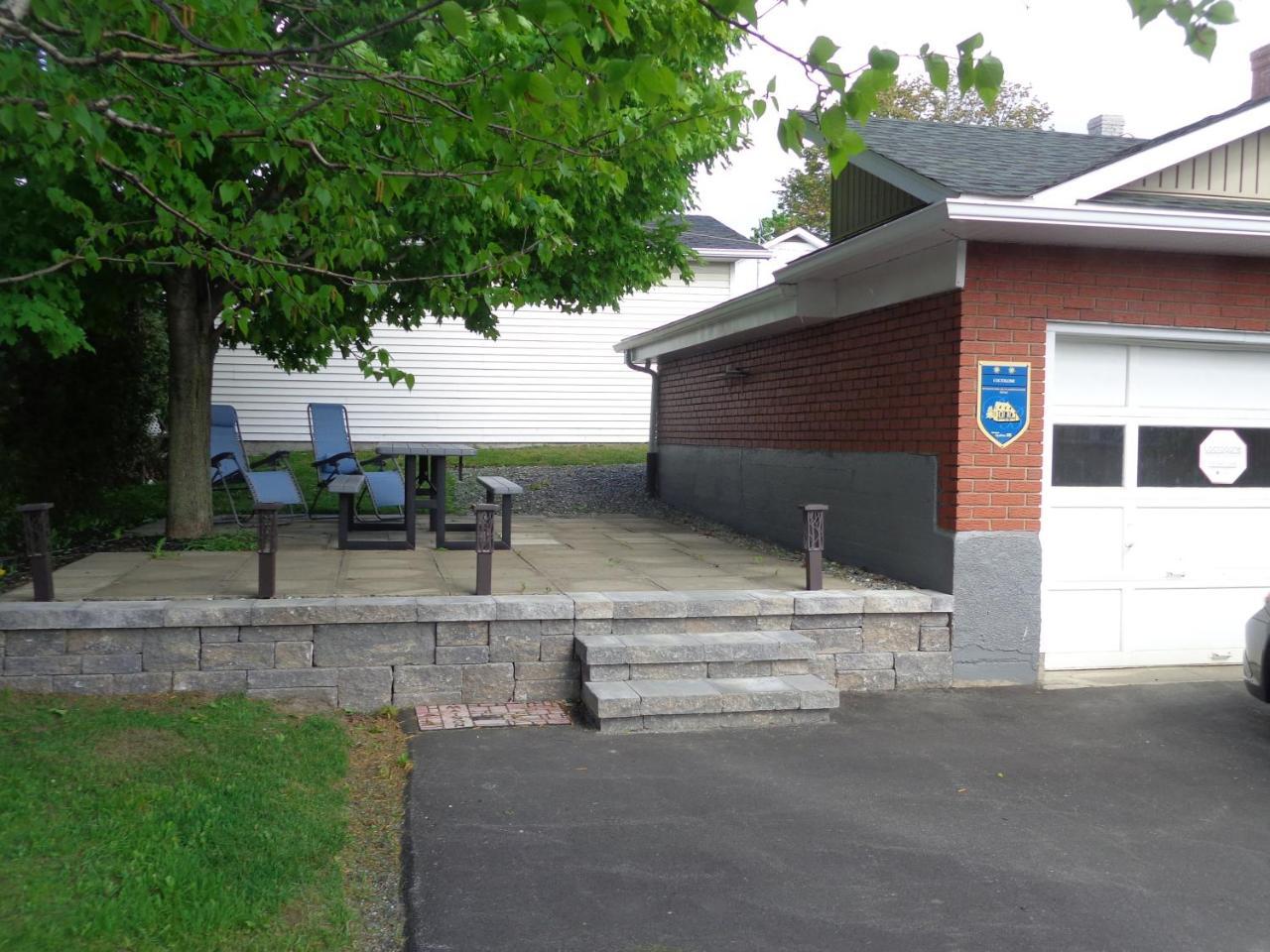 L'Octogone Hotel Coaticook Exterior foto